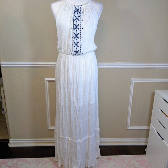 Embroidered White Maxi Dress - Picture 4 of 4